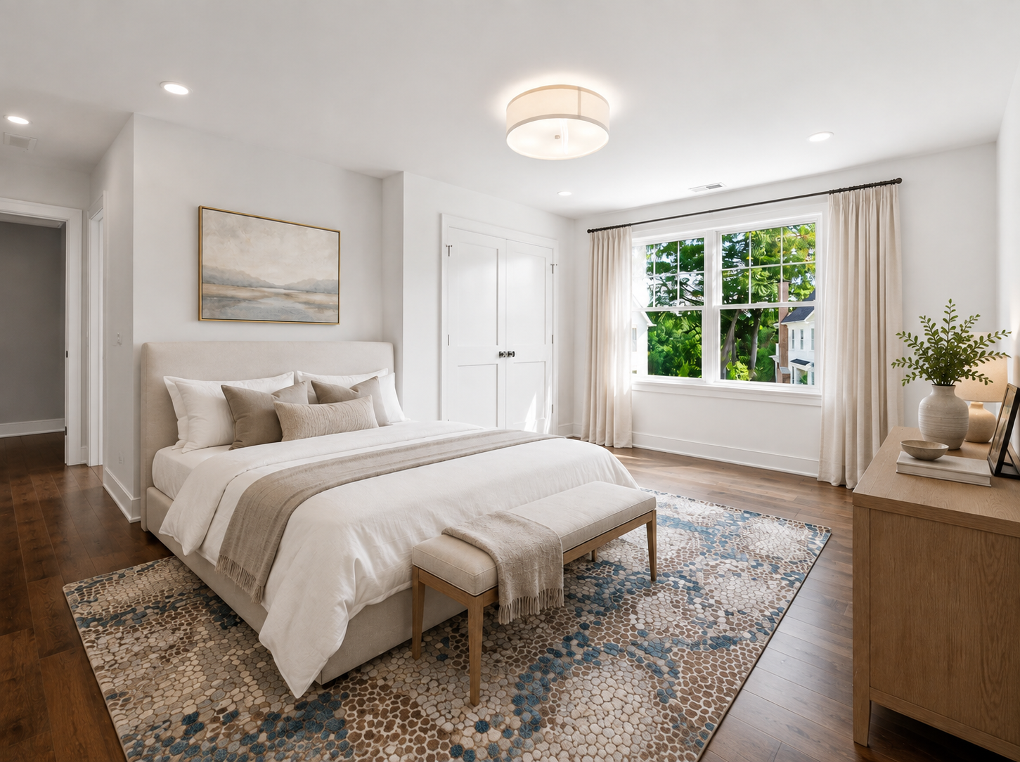 interior primary bedroom